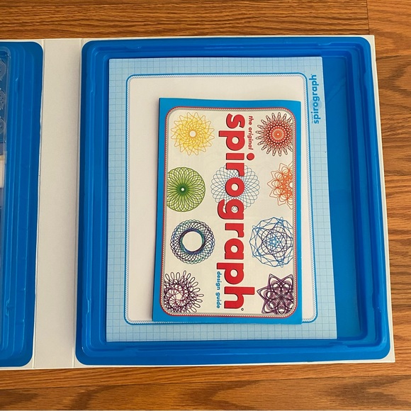 Spirograph Deluxe Design Set - Picture 4 of 4